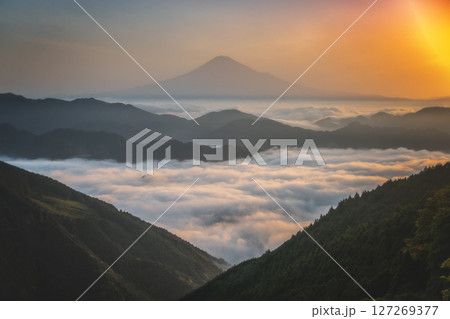 富士山と雲海 127269377