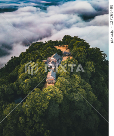 雲海の備中松山城 空撮 天空の城 127269499