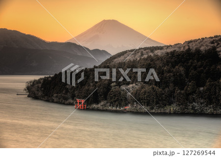 富士山と箱根神社の鳥居 富士山と箱根神社の鳥居 127269544