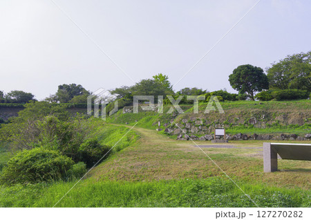 長崎県の原城跡に残る石垣の風景 127270282