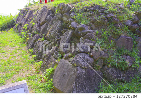 長崎県の原城跡に残る石垣の風景 127270284