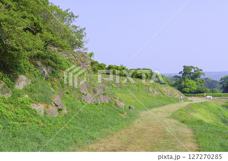 長崎県の原城跡に残る石垣の風景 127270285