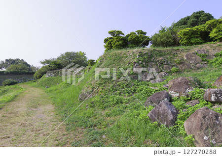 長崎県の原城跡に残る石垣の風景 127270288