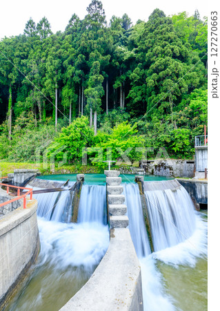 初夏の東山円筒分水槽　富山県魚津市 127270663