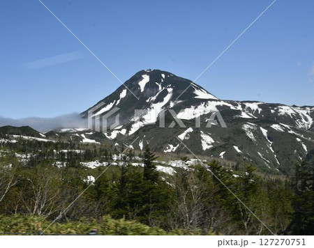 雪が残る羅臼岳 雪が残る羅臼岳 127270751