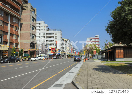 台湾 檜意森活村 日本木造家屋を復元したテーマパーク沿いの林森東路風景 台湾 檜意森活村 日本木造家屋を復元したテーマパーク沿いの林森東路風景 127271449