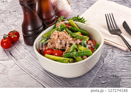 Canned tuna with asparagus salad Canned tuna with asparagus salad 127274188