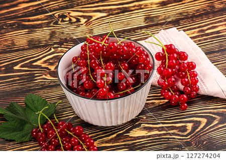 Ripe and juicy red currants berry 127274204