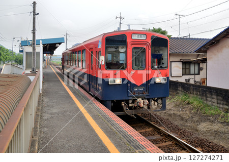 浦田駅に到着する水島臨海鉄道のMRT300形50周年記念塗装色です。 浦田駅に到着する水島臨海鉄道のMRT300形50周年記念塗装色です。 127274271
