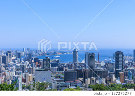 初夏の神戸の都市風景 (兵庫県神戸市中央区) 127275277
