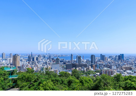 初夏の神戸の都市風景 (兵庫県神戸市中央区) 127275283