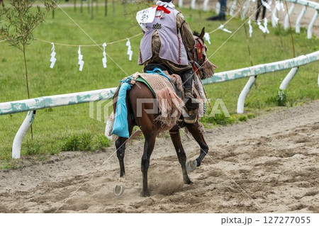 相馬野馬追　飾り付けられた馬　福島県南相馬市 127277055