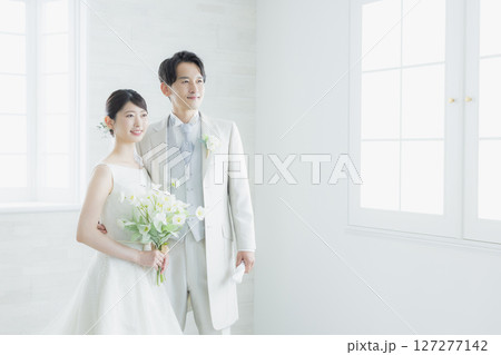 ウェディング　新郎新婦 127277142