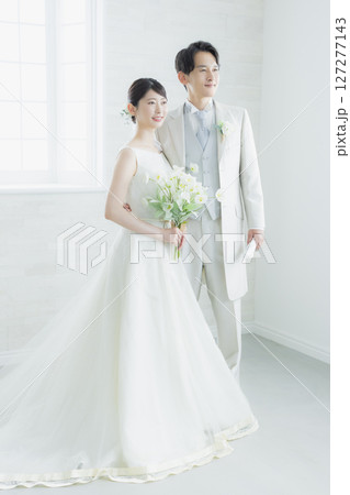 ウェディング　新郎新婦 127277143