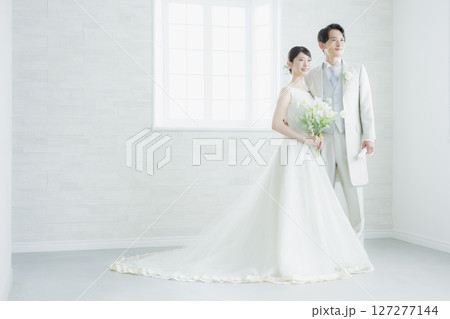 ウェディング　新郎新婦 127277144