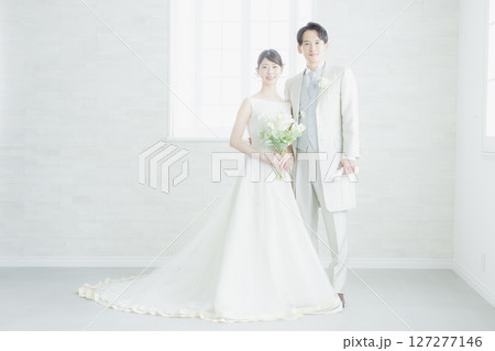 ウェディング　新郎新婦 127277146