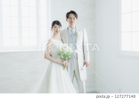 ウェディング　新郎新婦 127277148