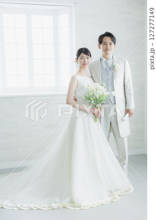 ウェディング　新郎新婦 127277149