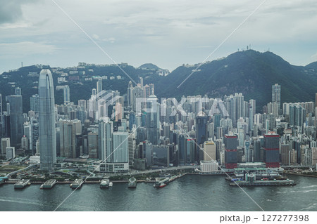 Sky100の展望台から見える香港の街並み 127277398