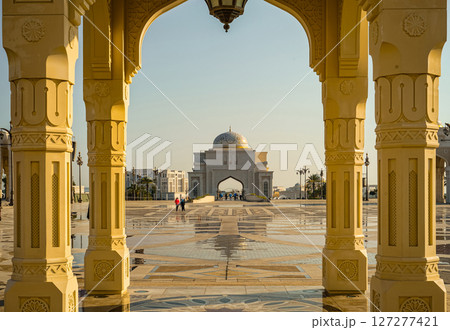 アーチ越しの宮殿 127277421