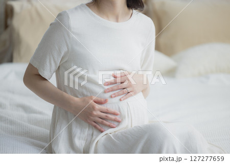 リビングの妊婦 リビングの妊婦 127277659