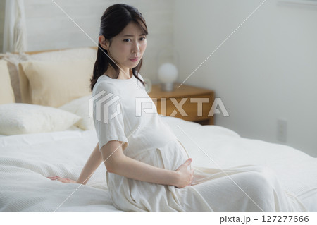 リビングの妊婦 リビングの妊婦 127277666