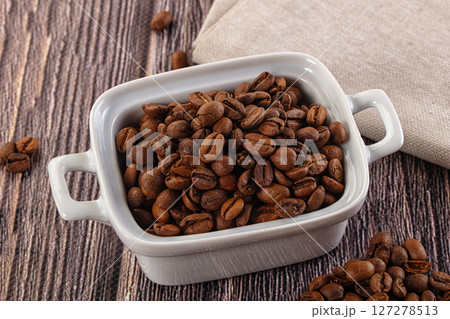Roasted brown araboca coffee beans 127278513