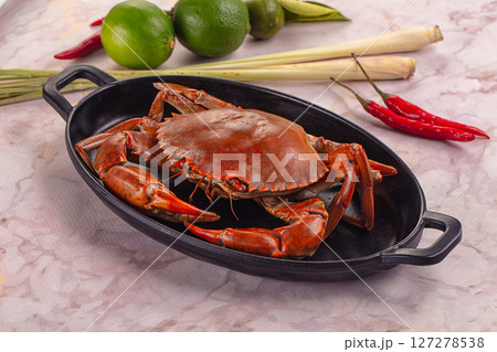 Gourmet steamed crab served lime 127278538