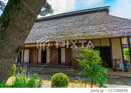 東京都あきる野市　五日市郷土館の前の旧市倉家住宅 127280056
