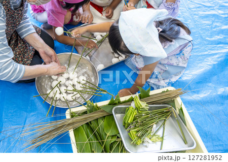 子供たちと笹巻き作り 子供たちと笹巻き作り 127281952