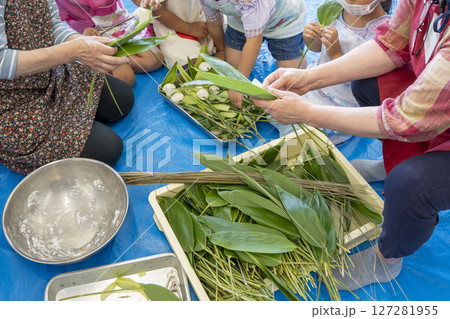 子供たちと笹巻き作り 子供たちと笹巻き作り 127281955