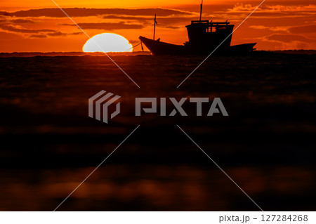 sunset at the sea 127284268