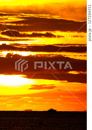 beautiful sunset on the sea 127284351