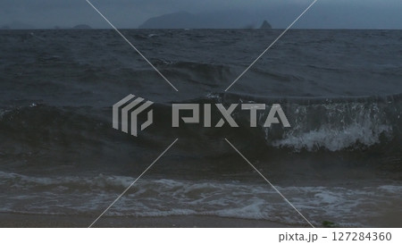 大嵐！暴風！豪雨！猛り狂う瀬戸内海 127284360