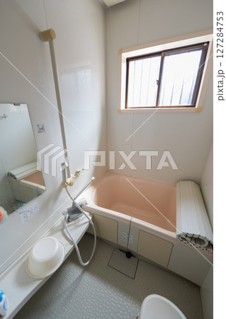 在来工法の浴室　タイル張り 127284753