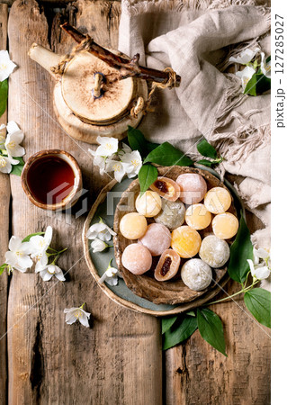 Traditional Tea Ceremony with Sweet Treats 127285027