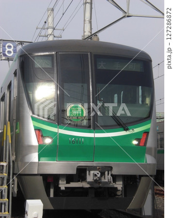 車両基地で並ぶローレル賞記念の千代田線16000系 127286872