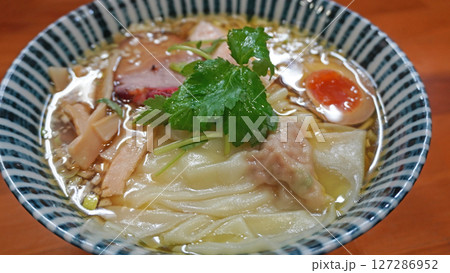 飲食店のメニュー(ワンタンラーメン) 飲食店のメニュー(ワンタンラーメン) 127286952