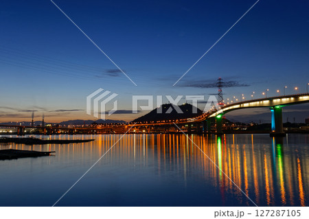 広島湾の夜景　さか・なぎさ公園 127287105