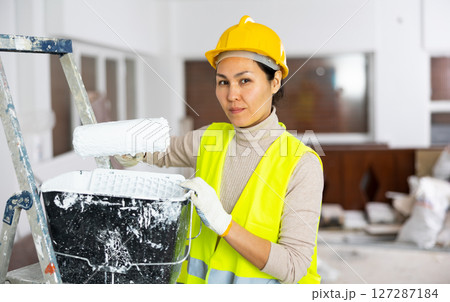 Portrait of woman painter in apartment during repair works Portrait of woman painter in apartment during repair works 127287184