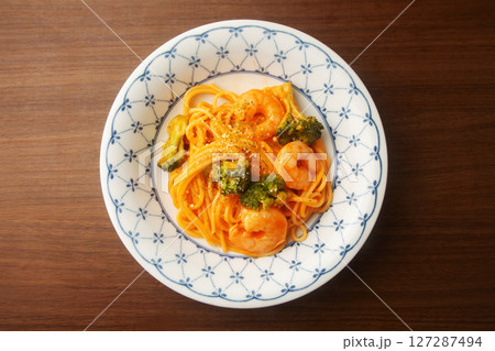 えびとブロコリーのトマトクリームソーススパゲッティ 127287494