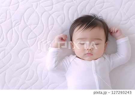 すやすや眠る赤ちゃん|安心感に包まれたお昼寝シーン すやすや眠る赤ちゃん|安心感に包まれたお昼寝シーン 127293243
