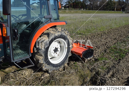 農業機械 トラクター 127294296