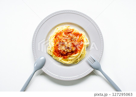 ミートパスタの盛り付け 127295063