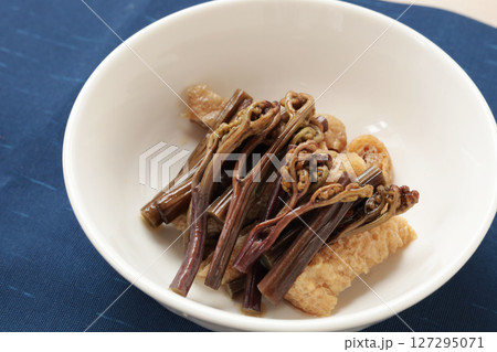 わらびと油揚げの煮物 わらびと油揚げの煮物 127295071