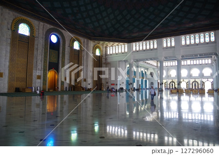 インドネシア　スラバヤ　アルアクバー大モスク 127296060
