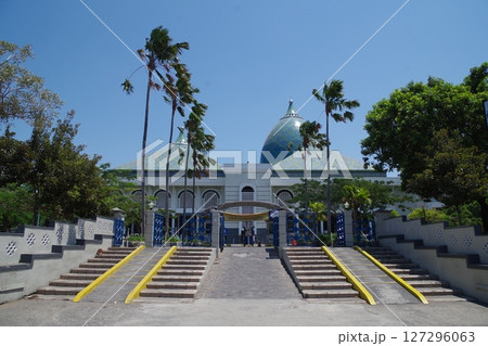 インドネシア　スラバヤ　アルアクバー大モスク 127296063