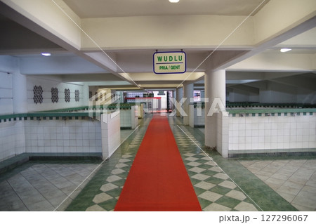 インドネシア　スラバヤ　アルアクバー大モスク 127296067