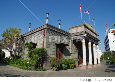 インドネシア　スラバヤ　サンプルナの家 127296468