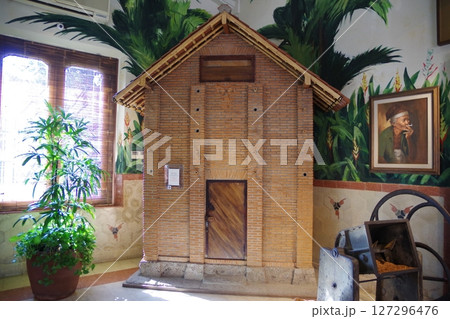 インドネシア　スラバヤ　サンプルナの家 127296476